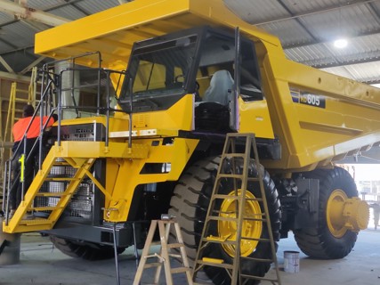 A golden moment for Dulux Protective Coatings and Komatsu