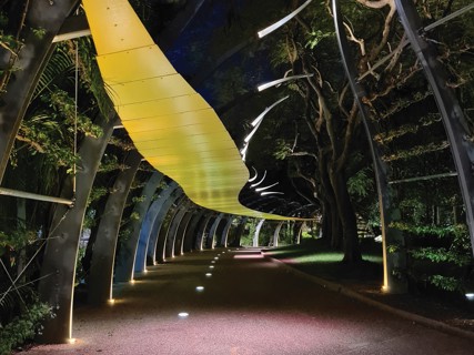 Sculptural Steel Retains Vibrant Colour and Gloss in Queensland Sun
